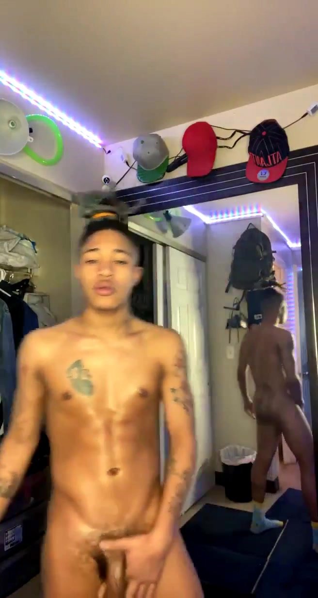 Sexy young trade naked in the mirror - ThisVid.com