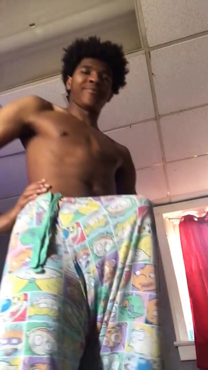 Sexy youngin flashin his big hard black cock - ThisVid.com