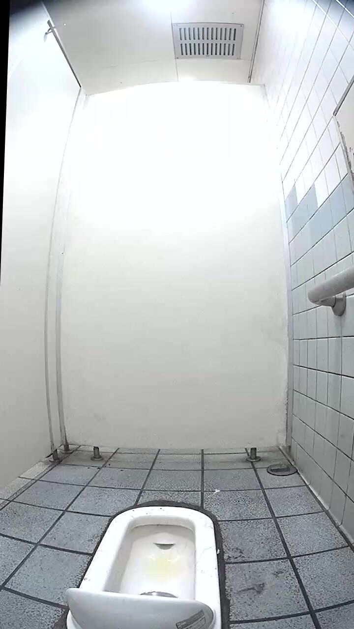 Japan toilet voyeur - video 6 - ThisVid.com 日本語で