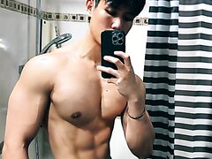 SG Chinese hunk showing off