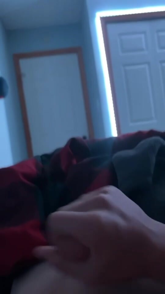 Teen boy wanks in bed - ThisVid.com