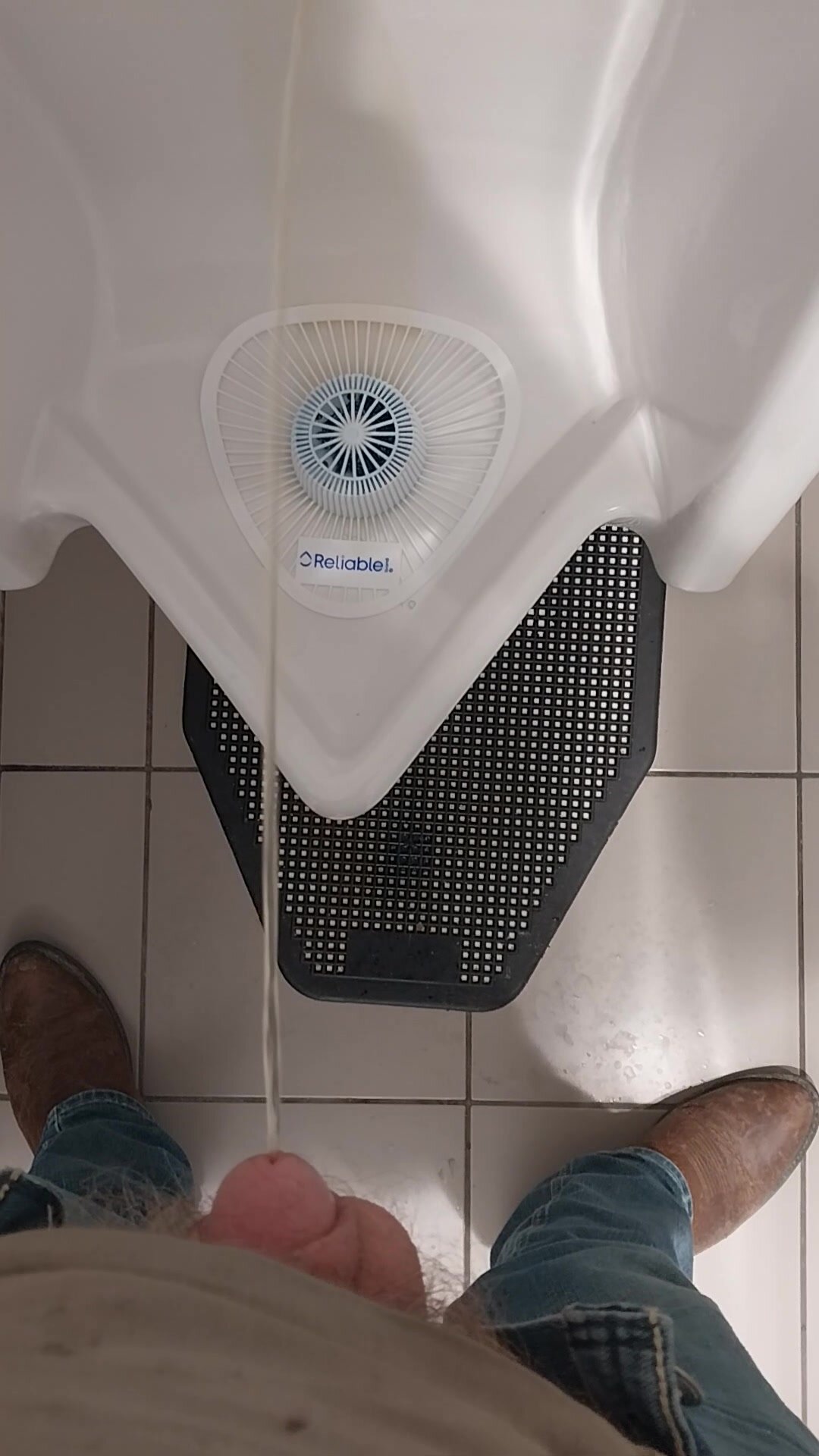 Urinal Piss - video 13 - ThisVid.com