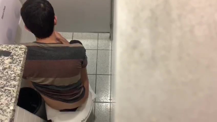 Spy guy shitting - ThisVid.com