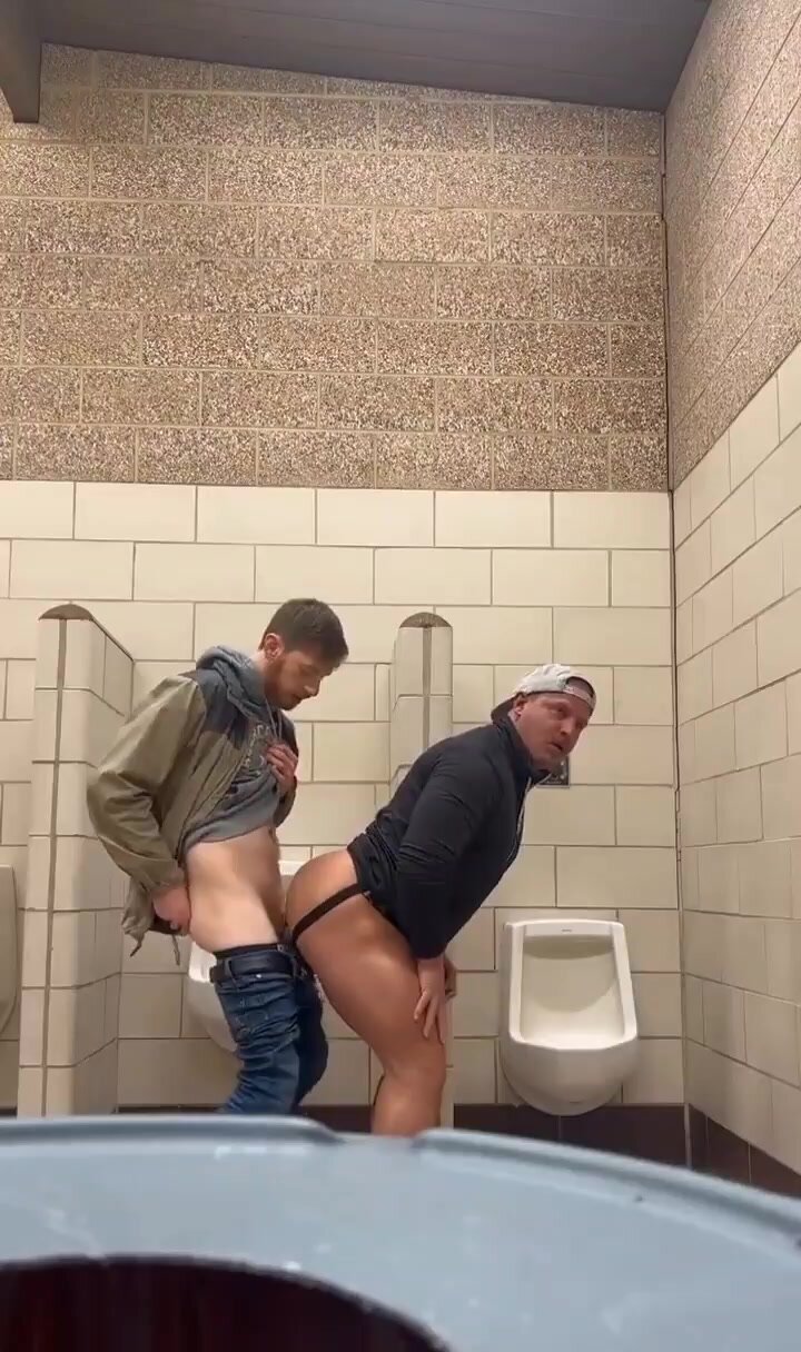 Muscle bottom cumdump bred at public restroom - ThisVid.com