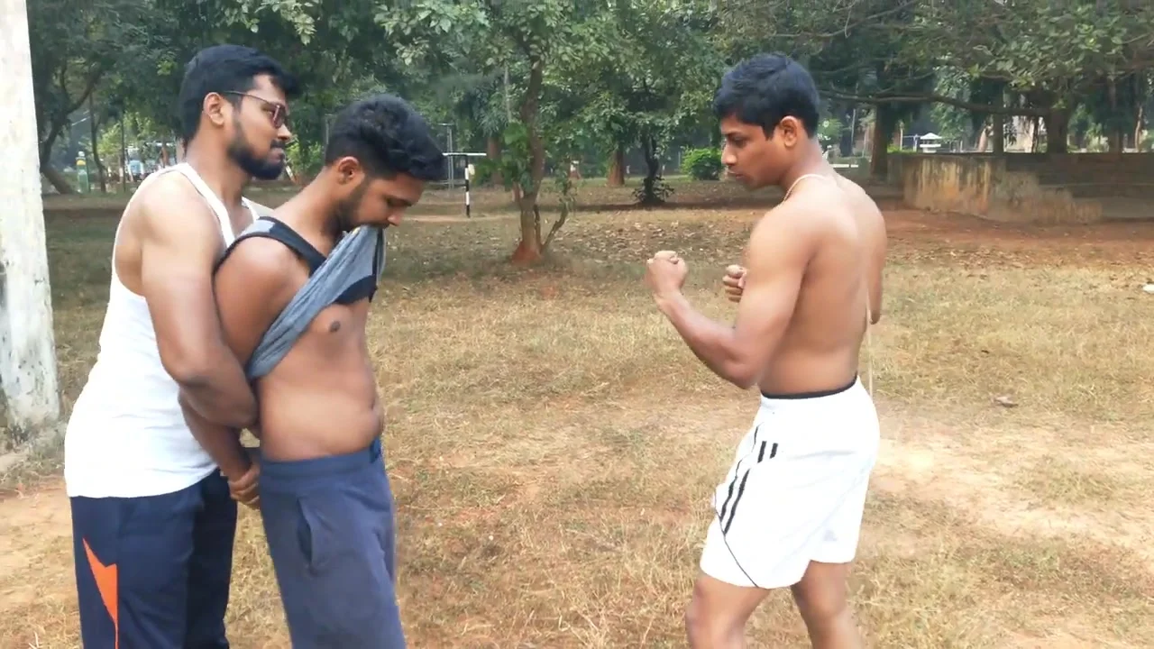 2 Vs 1 Belly Punching