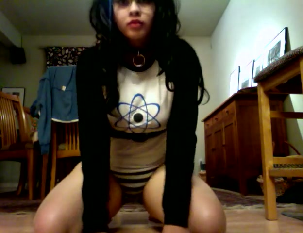 Emo teen girl tinkles and tries her piss