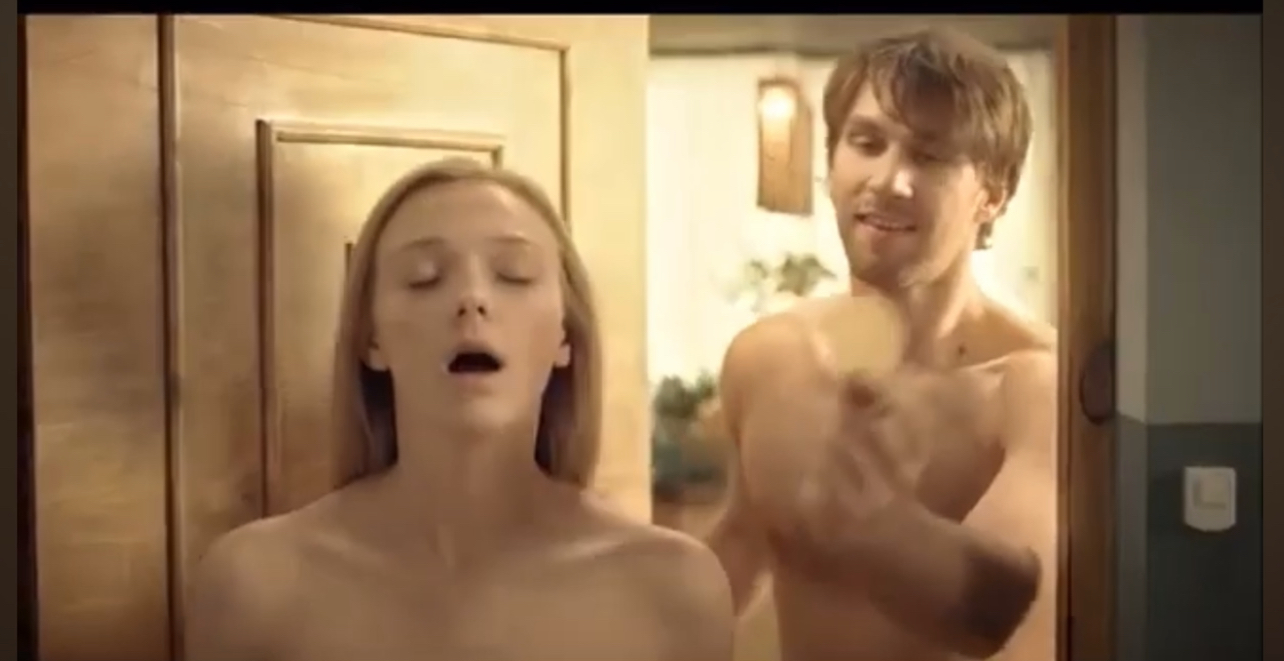 Naked Man locks Naked Wife out of apartment - ThisVid.com