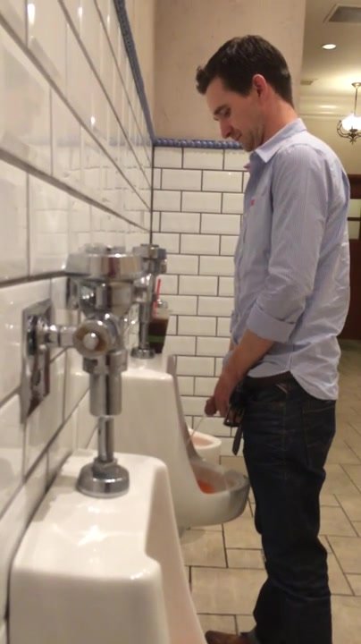 Urinal Spy - Vaping guy with big dick - ThisVid.com