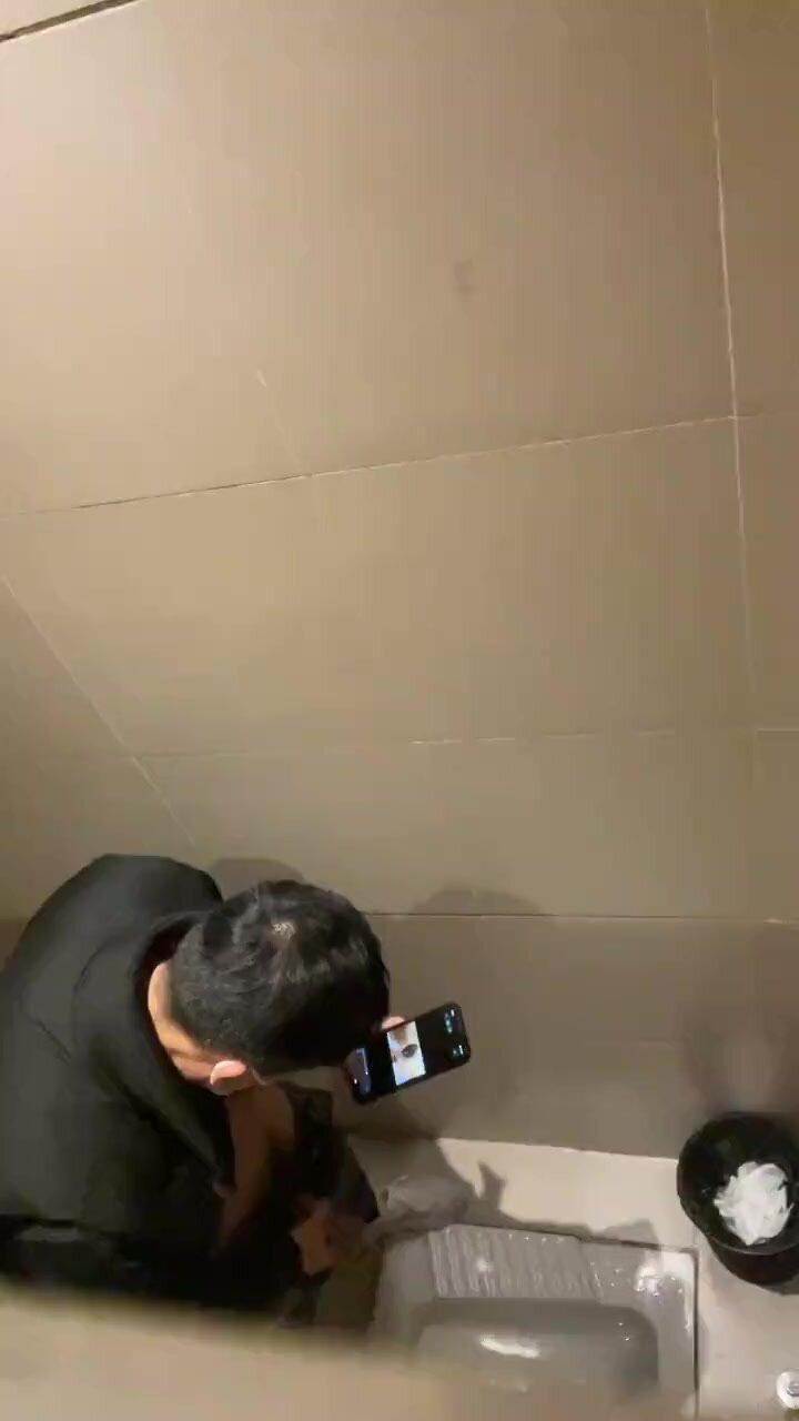 Asian toilet spy - video 103 - ThisVid.com