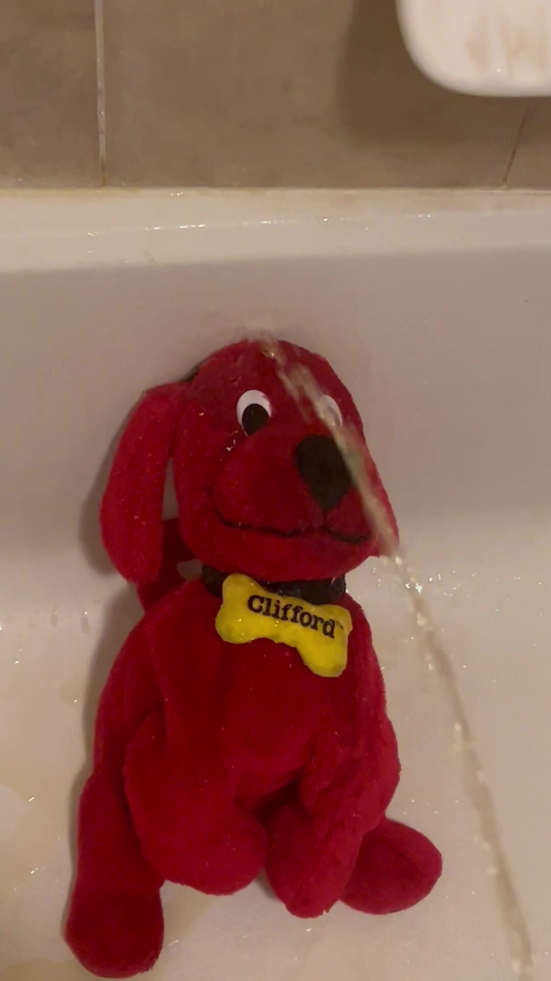 Clifford The Big YELLOW Dog! - ThisVid.com