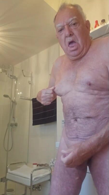 Daddy cums on cam - ThisVid.com