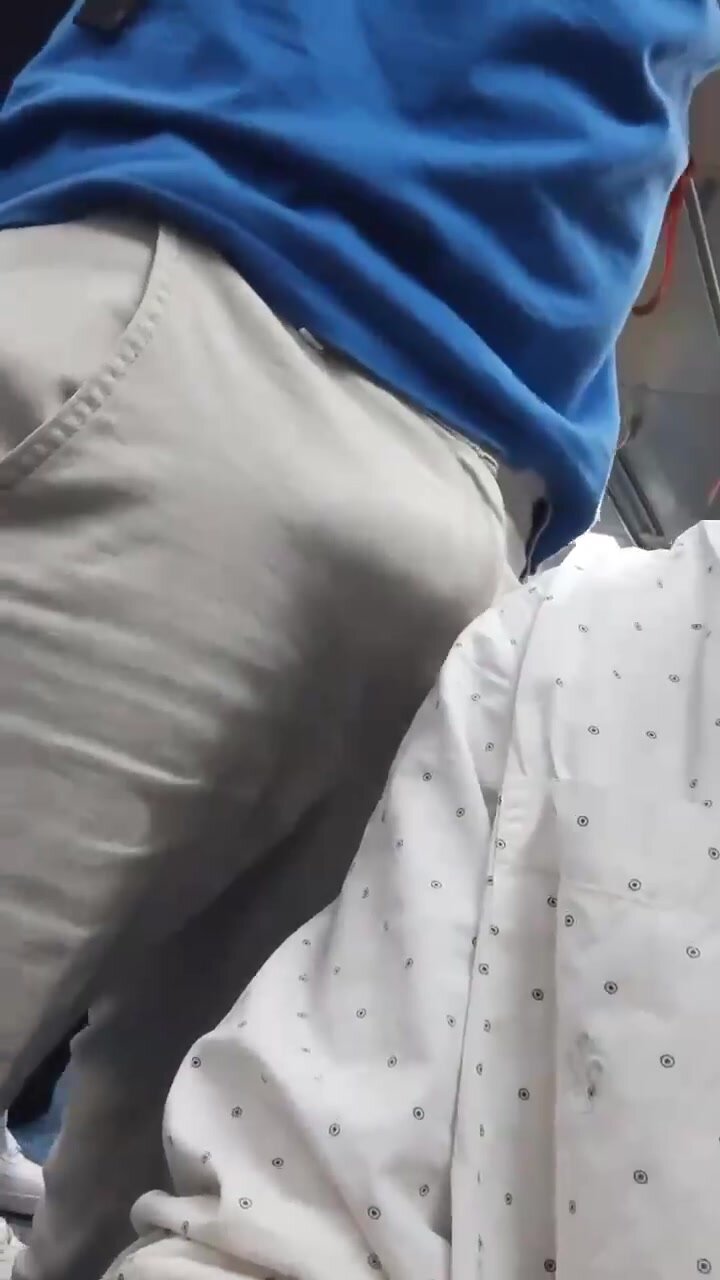 Married guy rubbing bulge on stranger on the bus - ThisVid.com