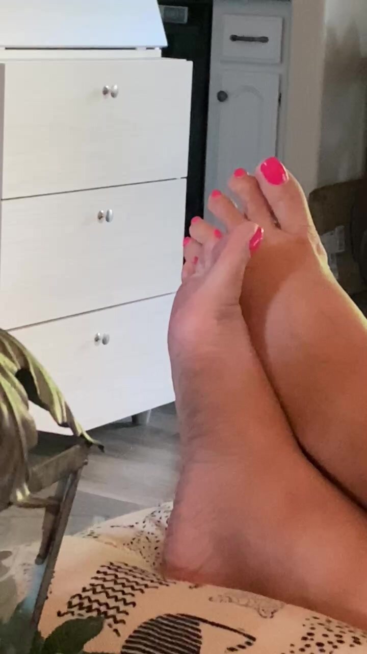 Candid grandma feet - last part - ThisVid.com