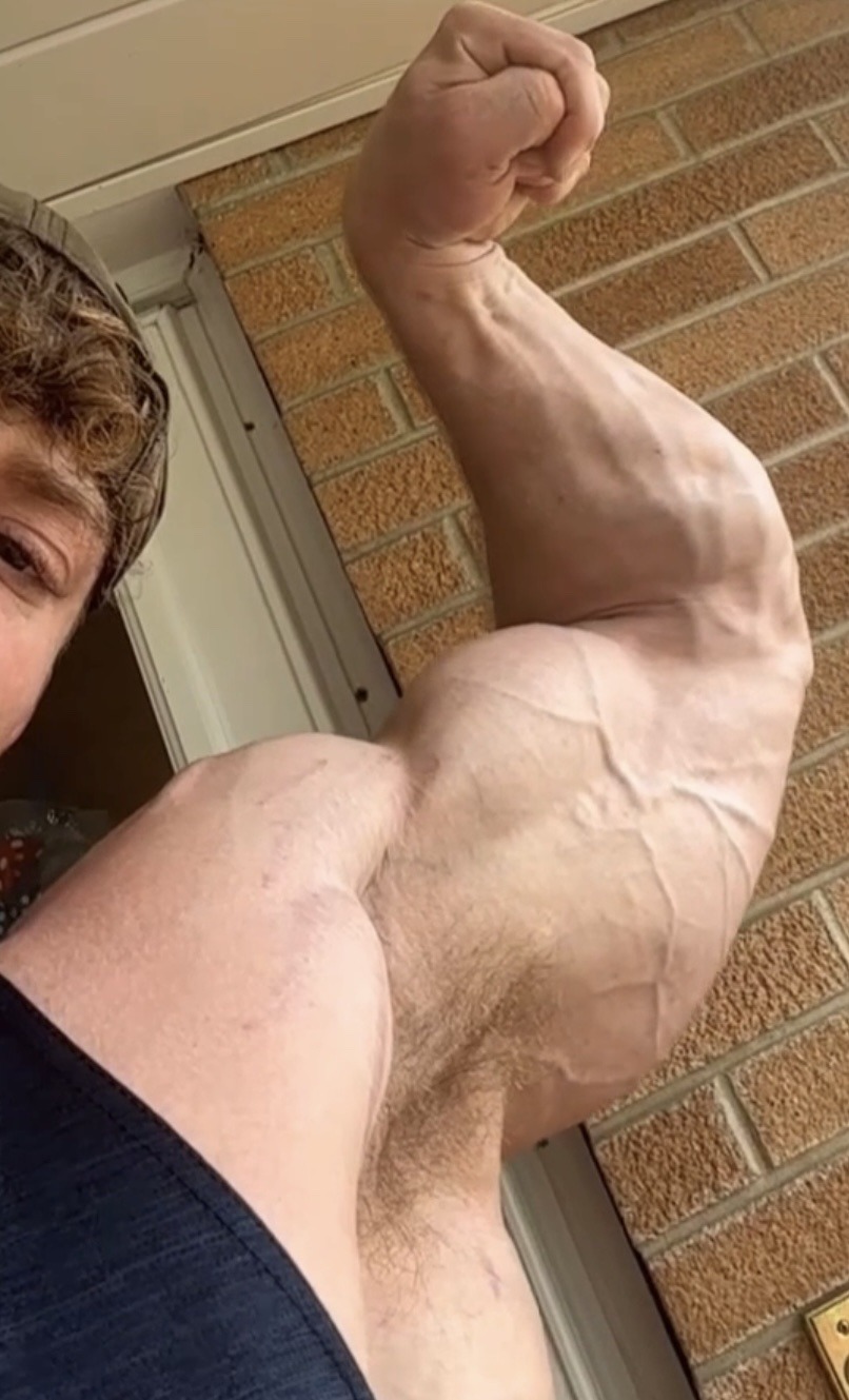 Bicep Porn - video 2 - ThisVid.com Türkçe