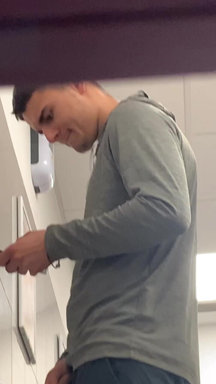 Urinal spy 4 - video 6 - ThisVid.com