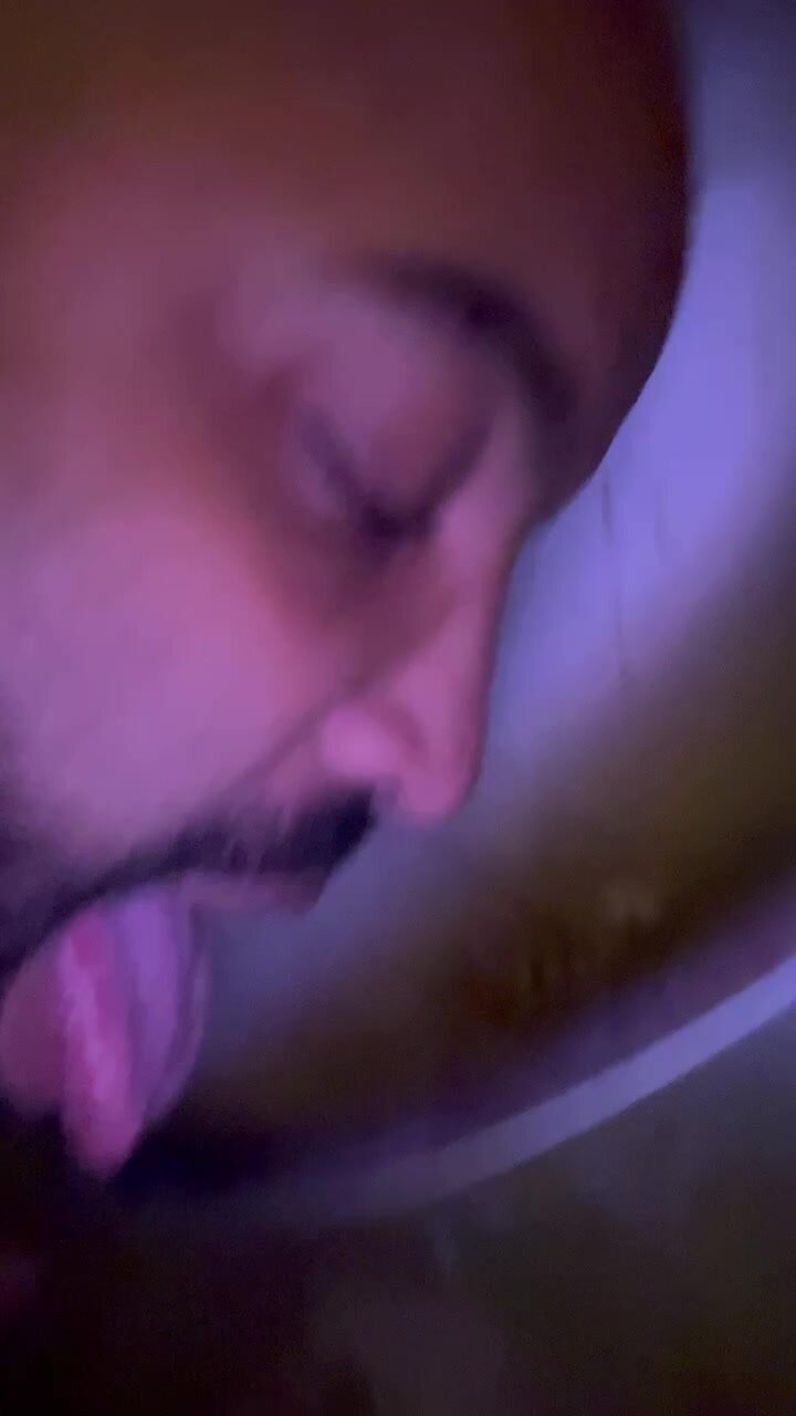 Licking the dirty public urinal - ThisVid.com