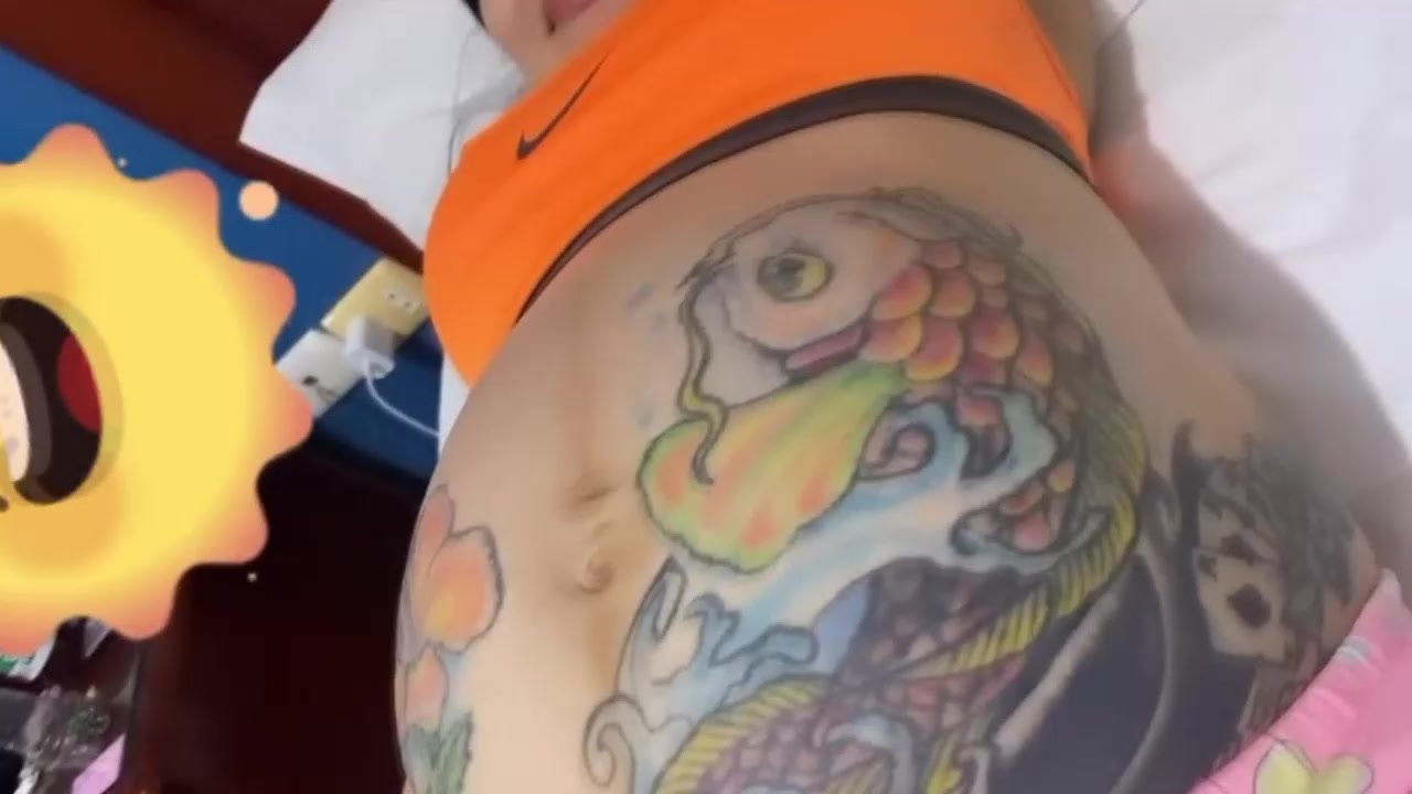 Tattooed belly movement - ThisVid.com