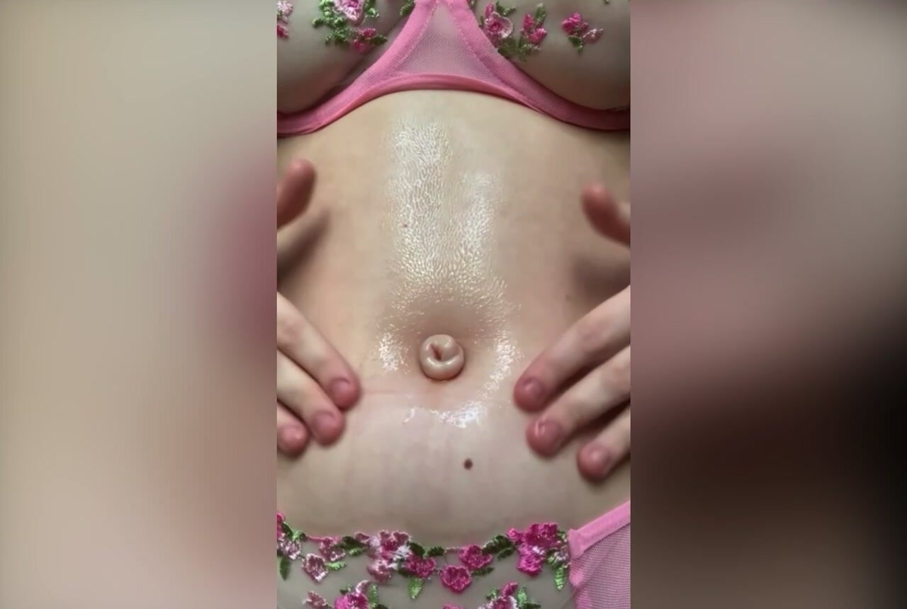 Outie Belly button play with oil - ThisVid.com