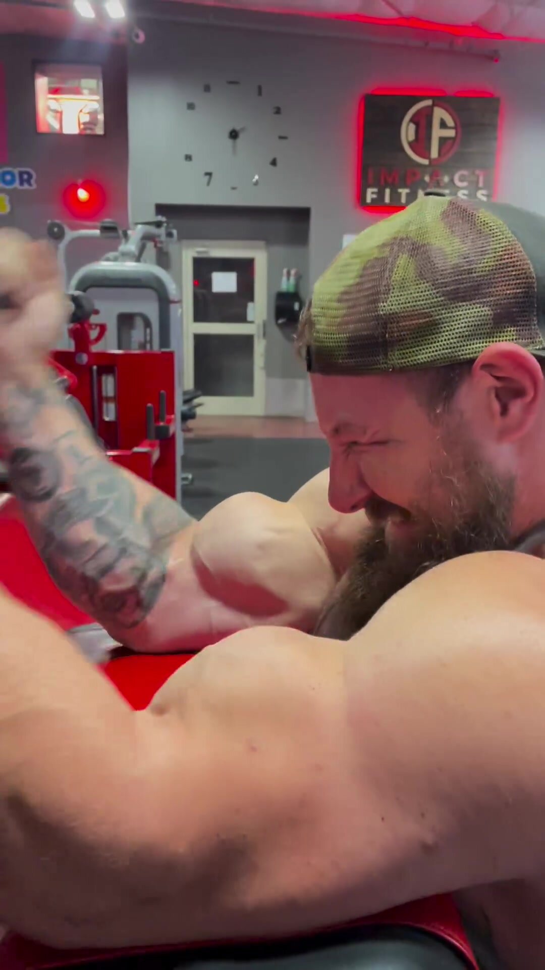 Bicep porn - video 2 - ThisVid.com