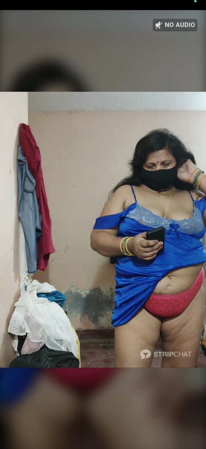 Indian aunty showing sat - ThisVid.com