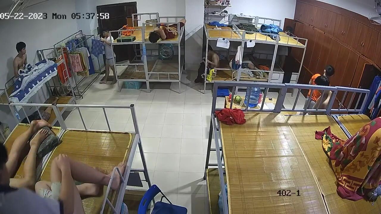 偷拍集体宿舍监控视频合并文件2 - ThisVid.com