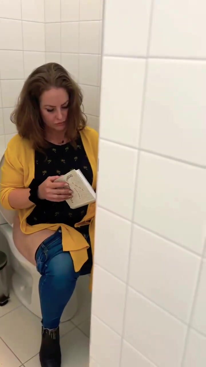 Girl toilet - video 2 - ThisVid.com