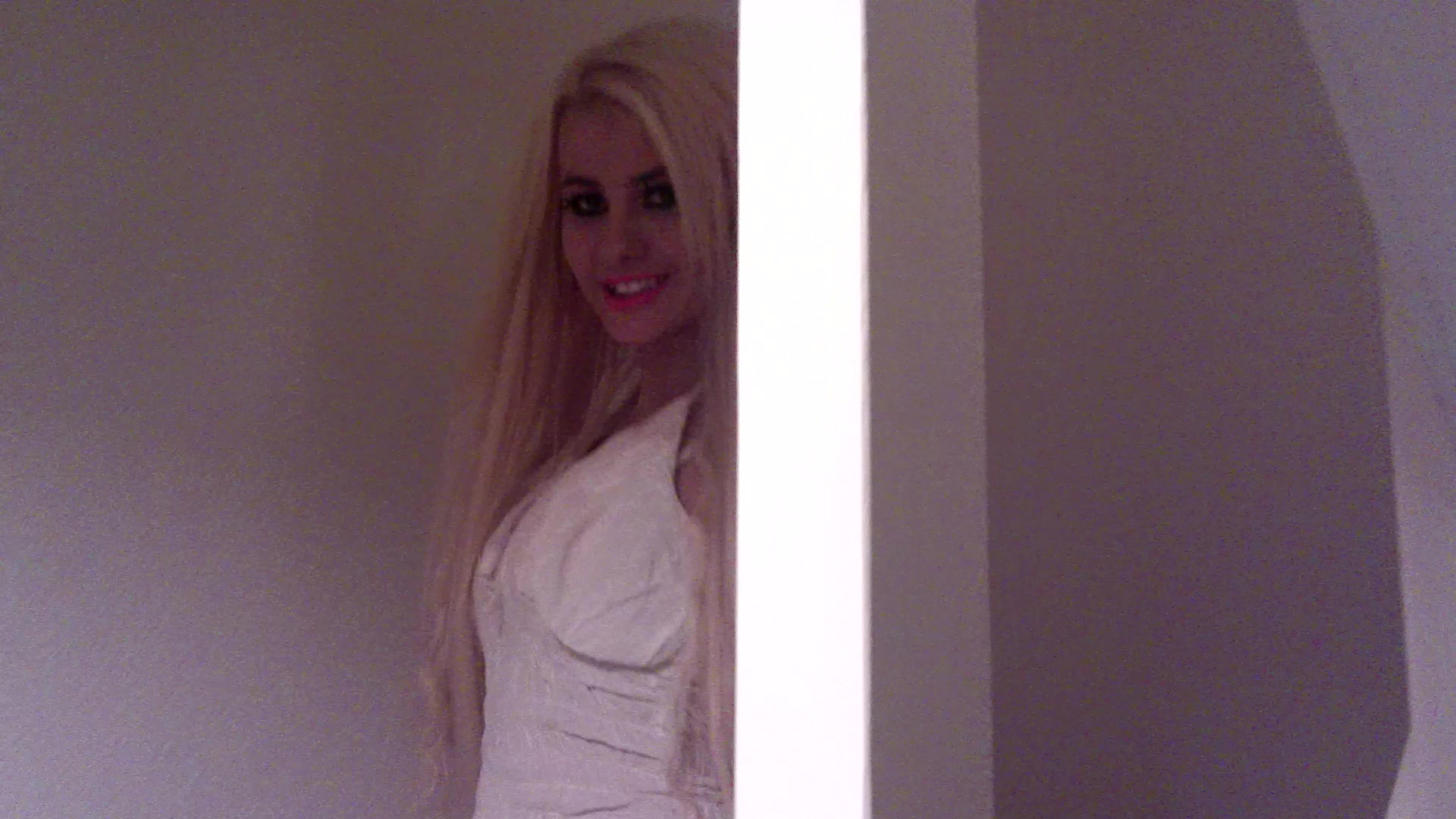 fake tits blonde webcam