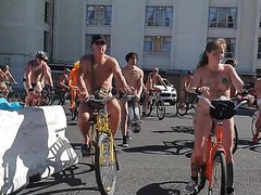 NUDE BIKE RIDE IN THE STREET