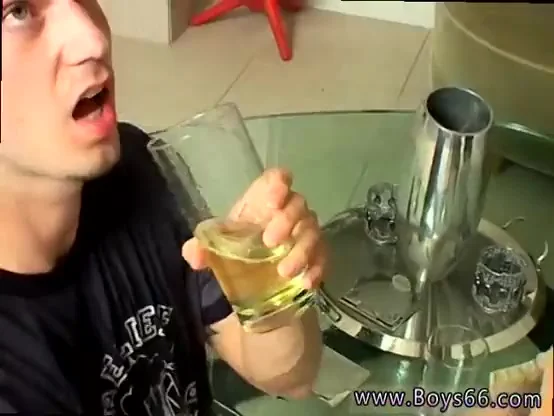 Many Guys Drinking Piss Porn - Quentparis - Young guy drinking his friend piss in a glass. - ThisVid.com