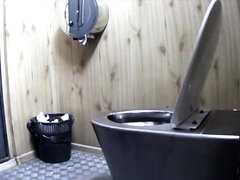 Voyeur pee fart - video 2