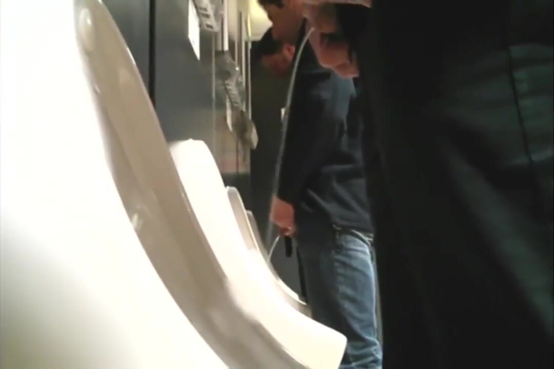 Urinal spy - video 258 - ThisVid.com