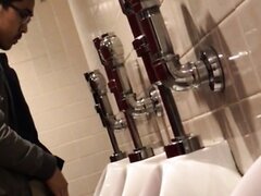 Dude pisses - video 2