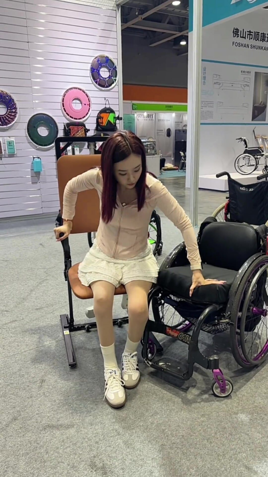 Paraplegic girls nude Paraplegic Woman - video 8 - ThisVid.com