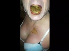 Comendo merda em banheiro público parte 2