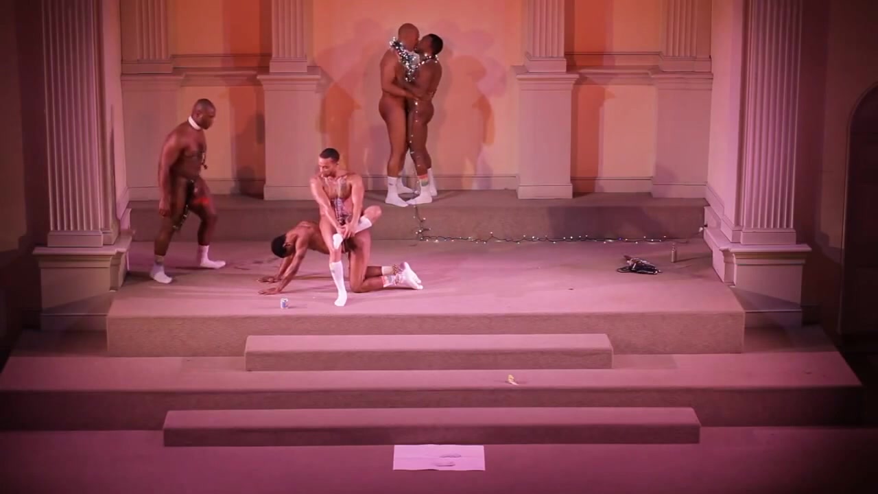 ART SCENE WITH GREAT NAKED MEN ON STAGE - ThisVid.com