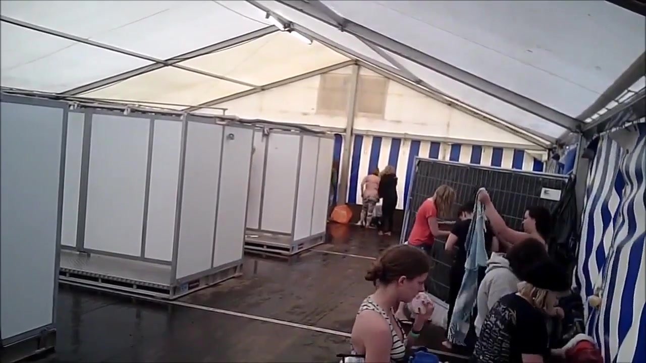 Festival shower - video 2 - ThisVid.com