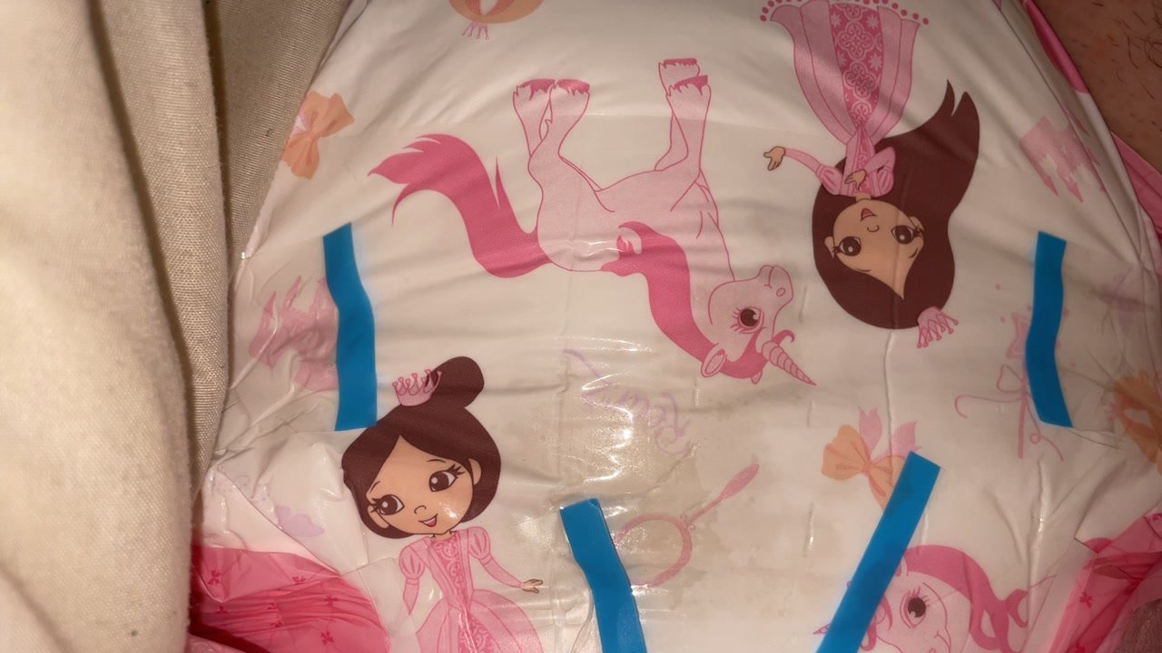Diaper sissy does a pee pee - ThisVid.com