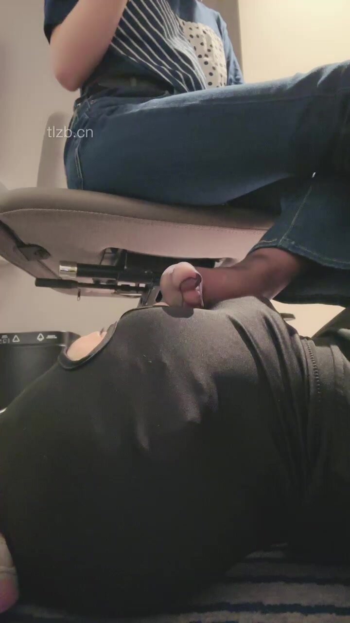 中国女王调教舔脚 - video 3 - ThisVid.com