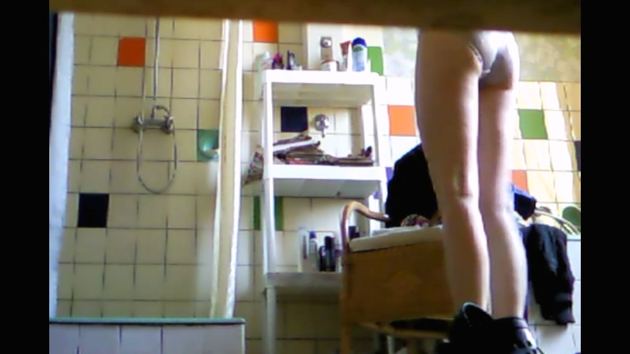 Bathroom spycam - video 3 - ThisVid.com
