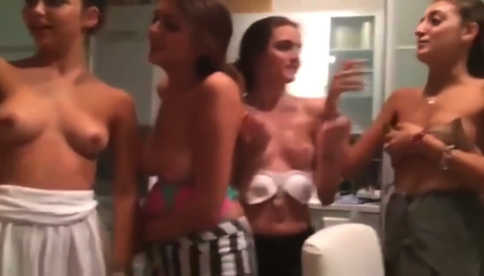 Drunk College Friends Flashing - ThisVid.com