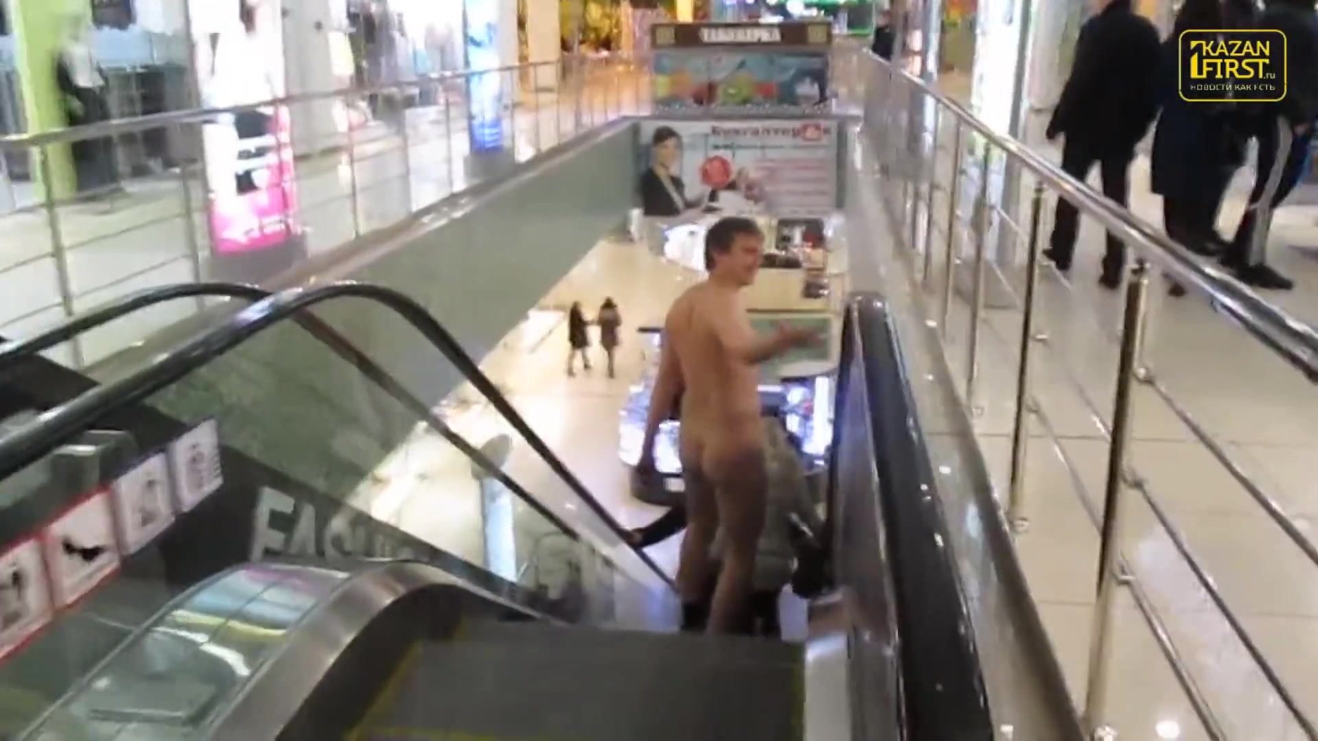 Naked in the mall - ThisVid.com