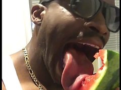 Biggest tongue