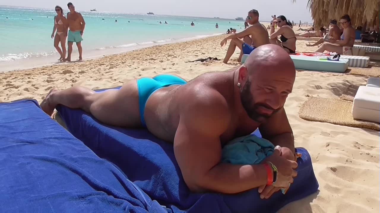 Steve Benthin showing body - ThisVid.com