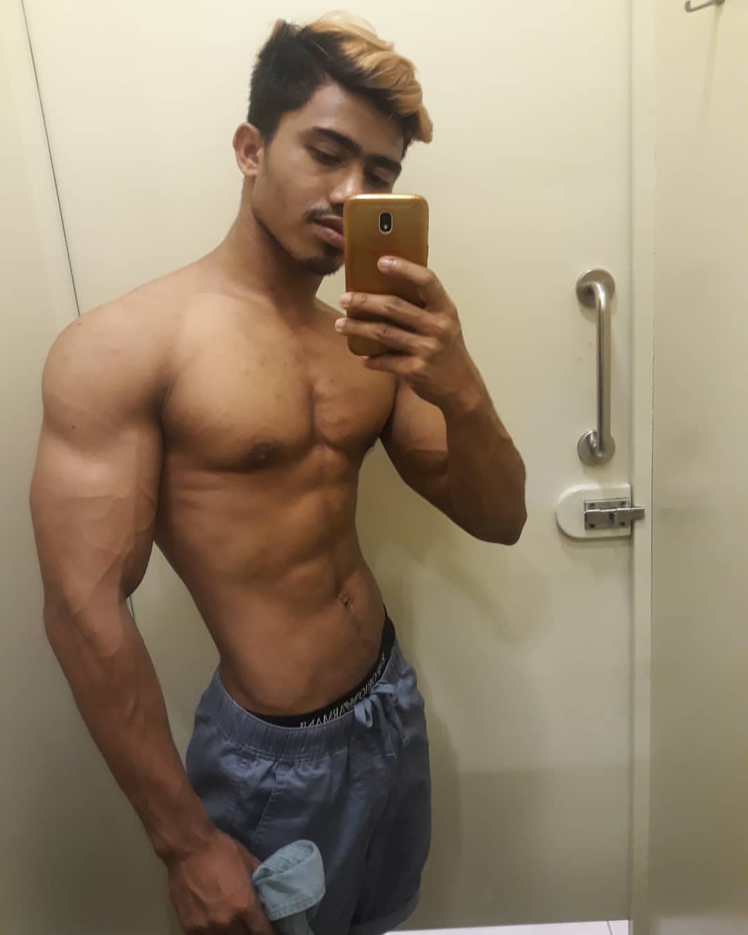 Selebgram indonesian muscle - ThisVid.com