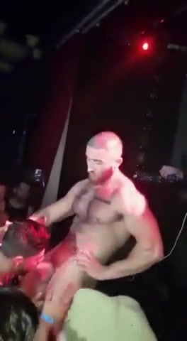 STRIPPER CUMMING ON THE AUDIENCE - ThisVid.com