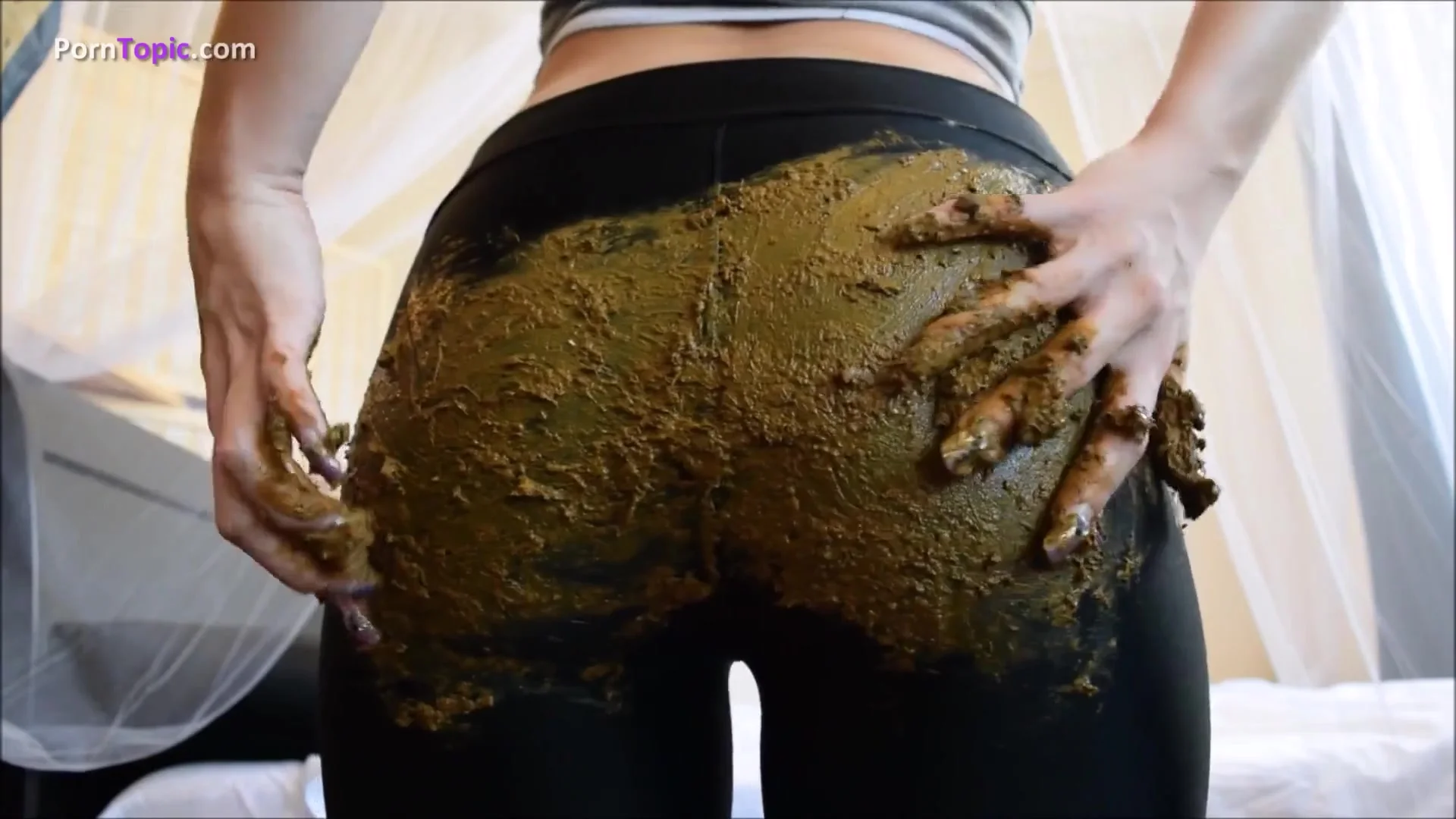 Black Leggings - Poop in black leggings - video 2 - ThisVid.com
