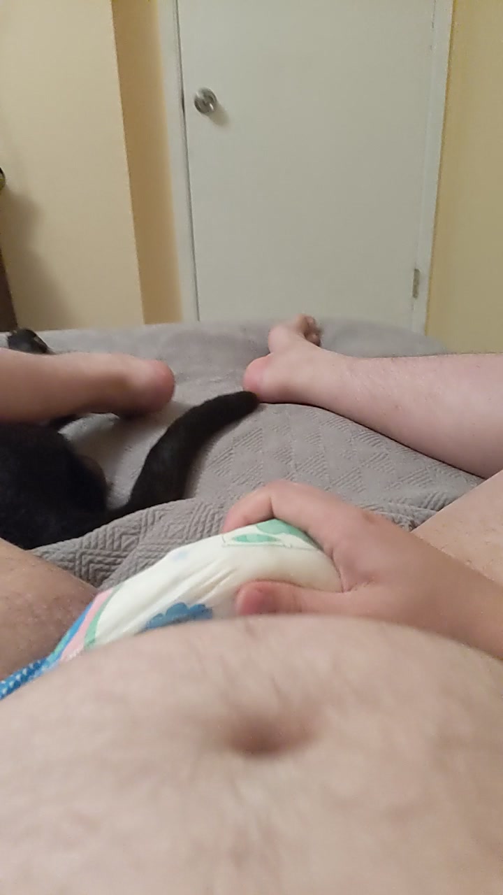 Cumming in diaper - ThisVid.com