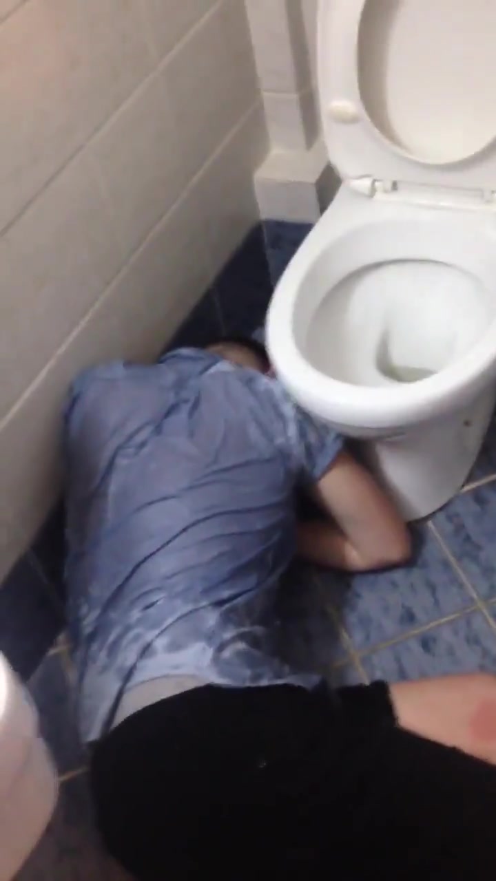 PISSING ON DRUNK FRIEND - video 2 - ThisVid.com