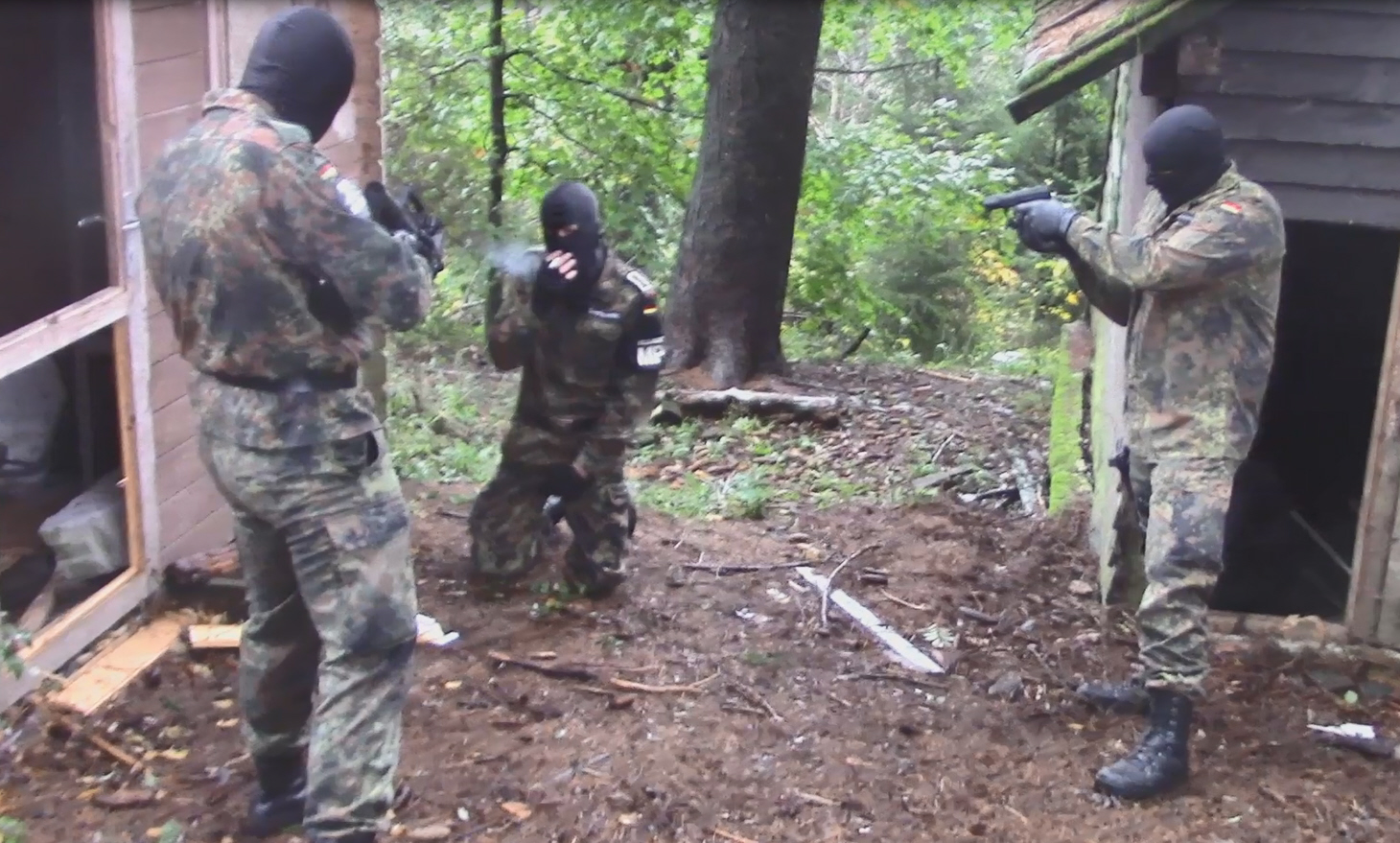Army shot03 - ThisVid.com