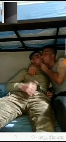 Straight Guys Kissing Porn - 2 Straight Turkish kissing - ThisVid.com